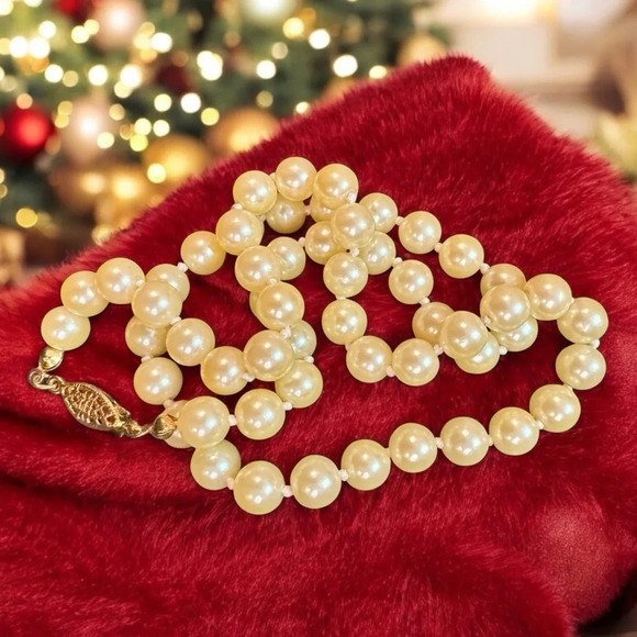 Avon | Faux Cream Pearl Necklace (18”) - Picture 2 of 6